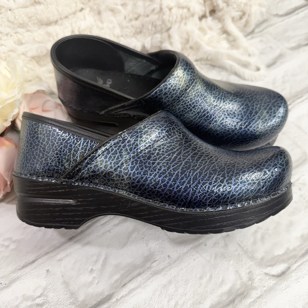 Dansko Clogs Iridescent Snakeskin Sz 38 / 7.5 Slip on Professional Leather Shoes